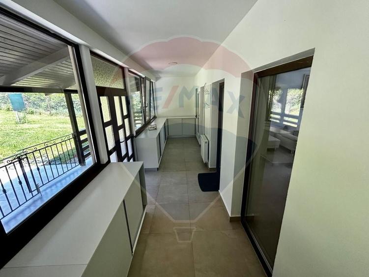 Apartament cu 3 camere decomandat în Valea Roșie