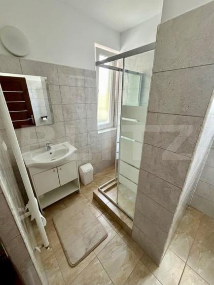 Apartament cu 3 camere semidecomandat, mobilat în Florești
