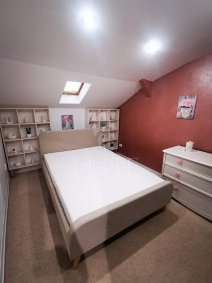 Apartament cu 3 camere semidecomandat, mobilat în Central
