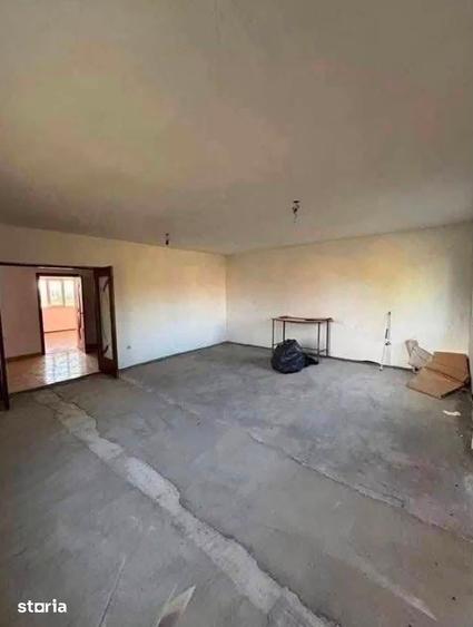 Casă cu 4 camere cu Teren 1100 Mp în Central