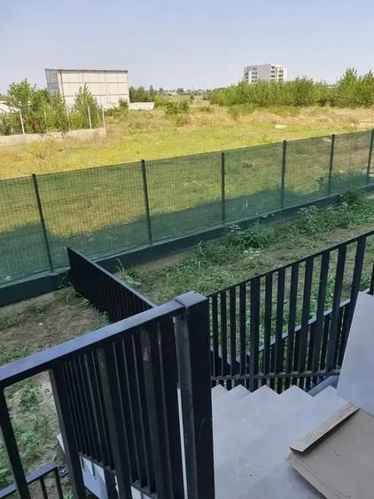Apartament cu 3 camere decomandat în Titan