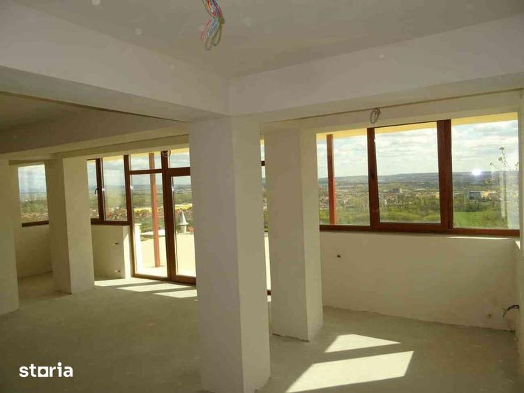 Casă cu 5 camere cu Teren 640 Mp în Central