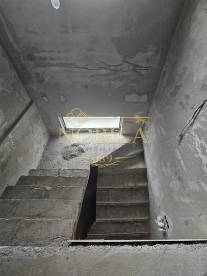 Casă cu Teren 500 Mp în Est