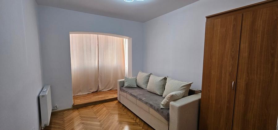 Apartament cu 3 camere decomandat în Vasile Aaron