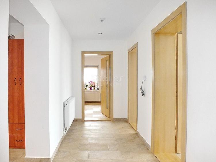 Casă individuală cu 5 camere cu Teren 1000 Mp în Stupini