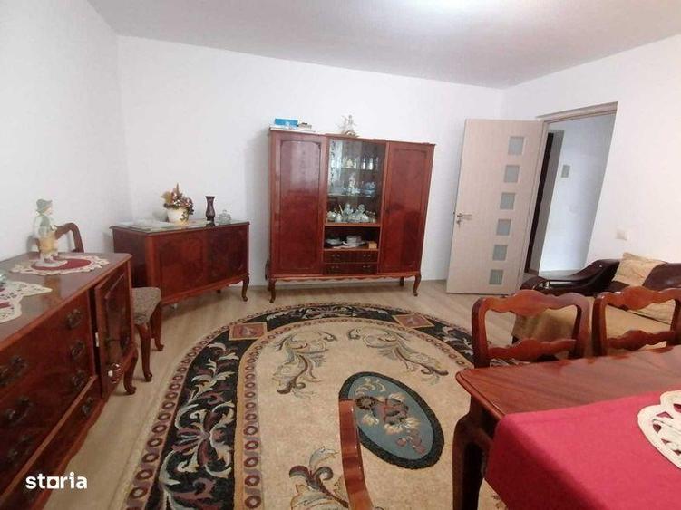 Apartament cu 3 camere decomandat în Micro 4