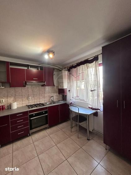 Casă cu 3 camere semidecomandat cu Teren 324 Mp în Florești