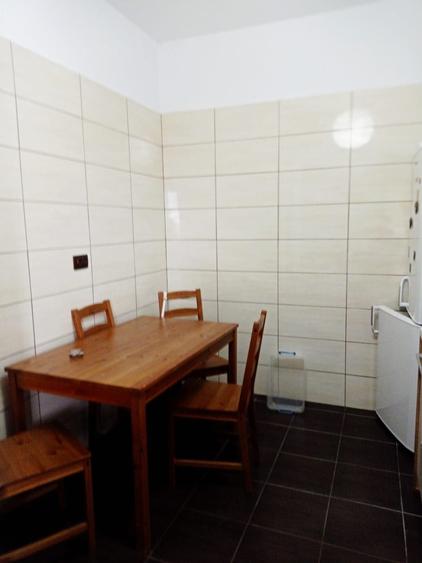 Apartament cu 3 camere semidecomandat în Fundeni