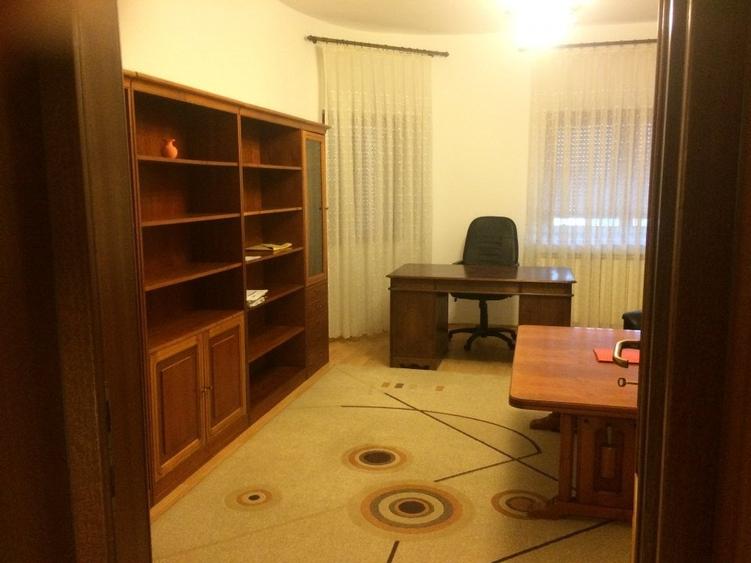 Casă individuală cu 9 camere cu Piscina în Băneasa