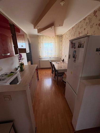 Apartament cu 4 camere decomandat în Exterior Vest
