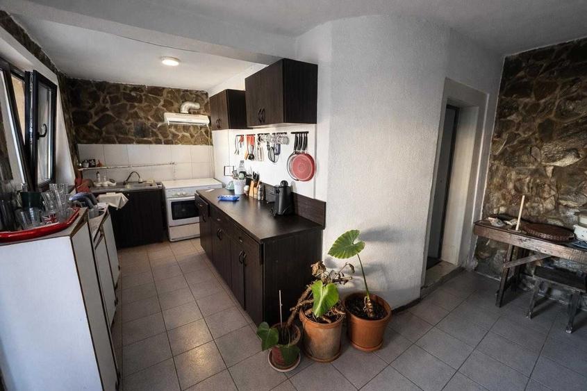 Casă cu 3 camere în Central