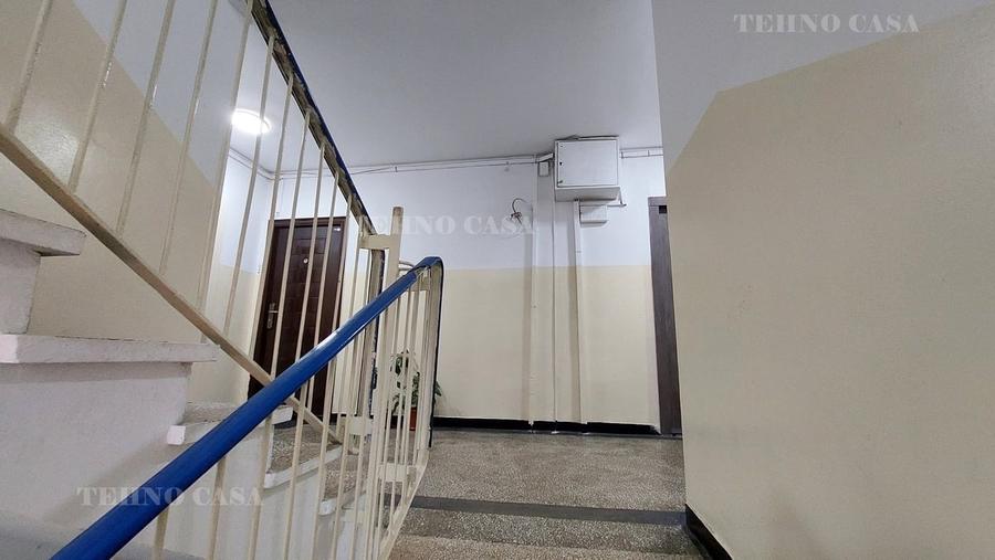 Apartament cu 4 camere semidecomandat în Titan