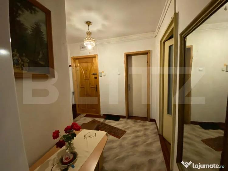 Apartament cu 3 camere decomandat, mobilat în Decebal