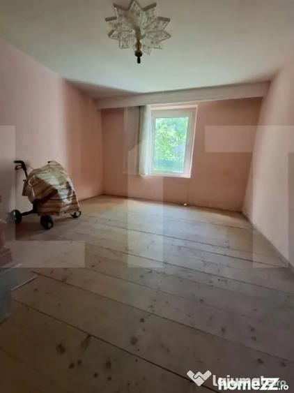 Casă cu 3 camere cu Teren 1335 Mp în Central