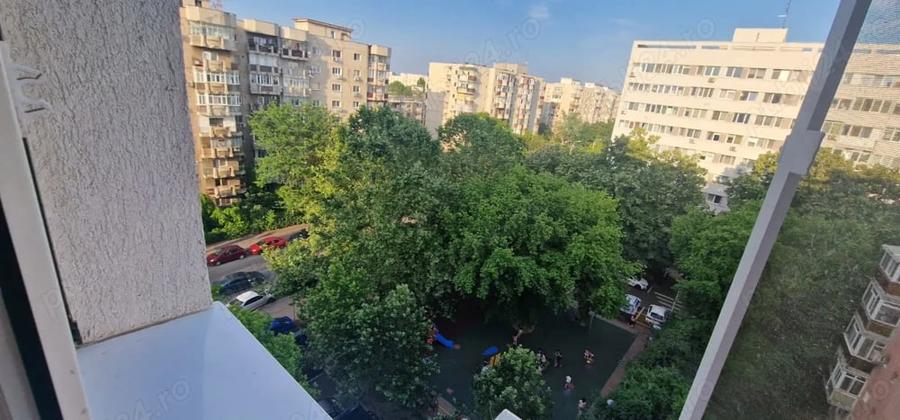 Apartament cu 3 camere semidecomandat în Militari