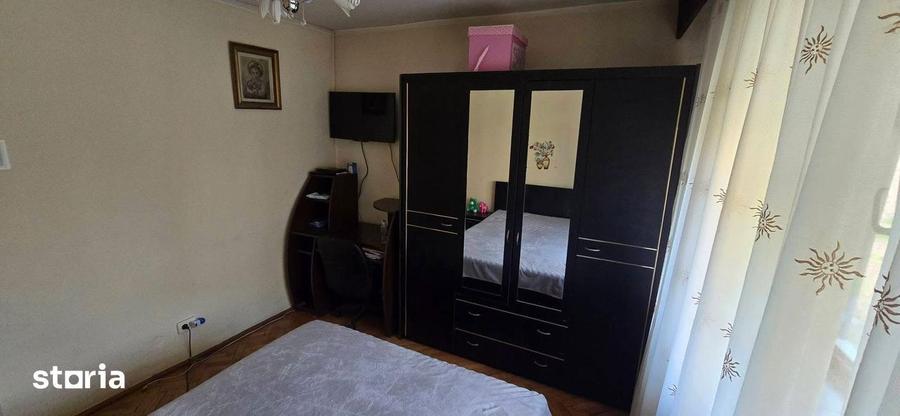 Apartament cu 2 camere decomandat în Craiovița Nouă