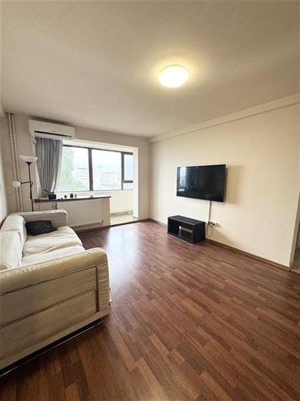 Apartament cu 2 camere decomandat, mobilat în Republica