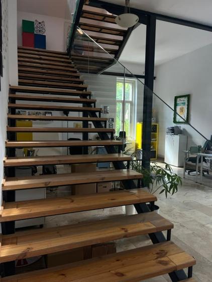 Casă individuală cu 12 camere cu Canalizare în Gruia