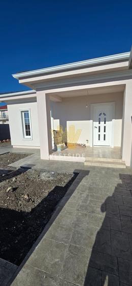 Apartament cu 3 camere decomandat în Remetea Mare