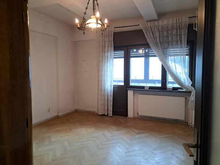 Apartament cu 3 camere nedecomandat, mobilat în Armeneasca