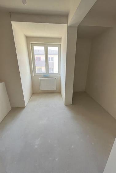 Apartament cu 3 camere semidecomandat în Florești — fotografia 2