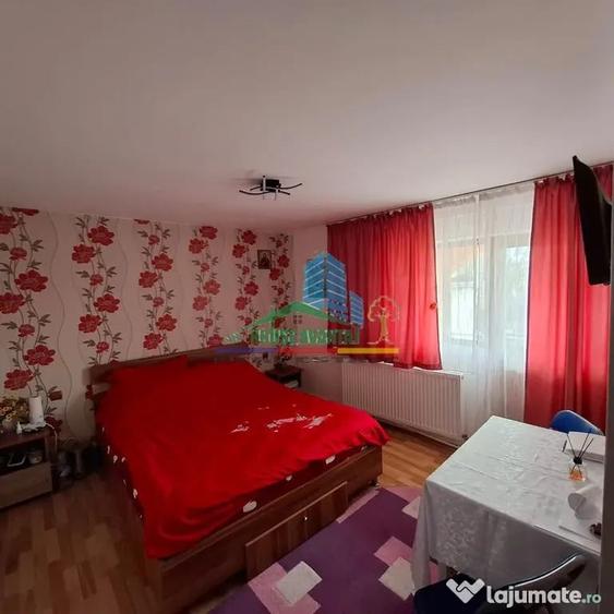 Casă cu 5 camere cu Teren 157 Mp în Central