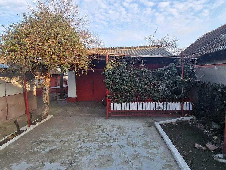 Casă cu 4 camere cu Teren 150 Mp în Central