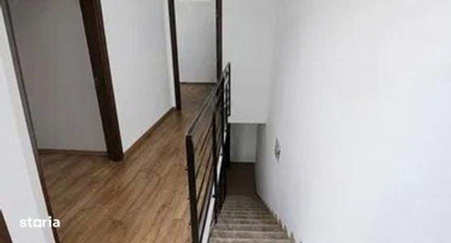 Apartament cu 4 camere decomandat în Remetea