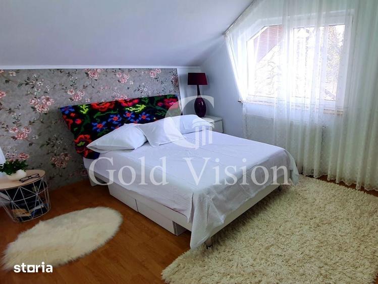 Casă cu 7 camere cu Teren 2000 Mp în Central
