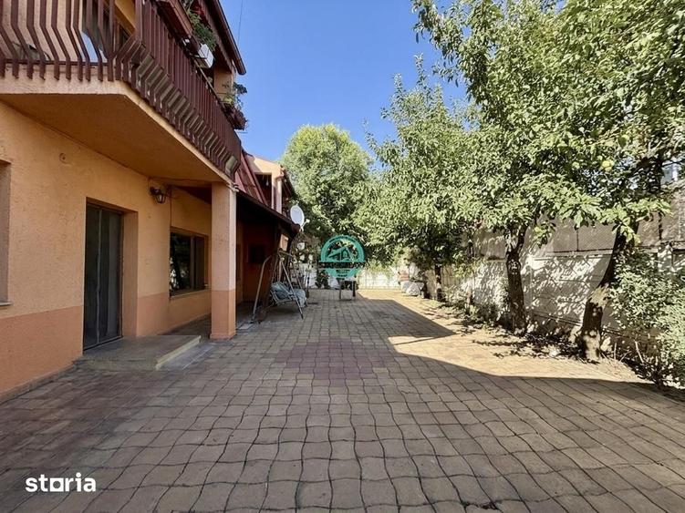 Casă cu 8 camere cu Teren 314 Mp în Central