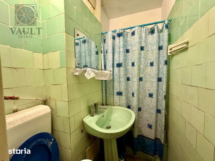 Apartament cu 4 camere decomandat în Tei