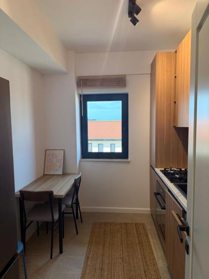 Apartament cu 3 camere decomandat, mobilat în Galata