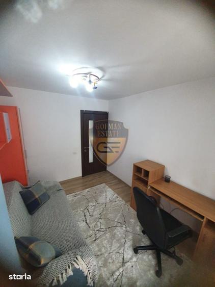 Apartament cu 3 camere decomandat în Delfinariu