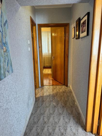 Apartament cu 3 camere semidecomandat în Bucur Obor