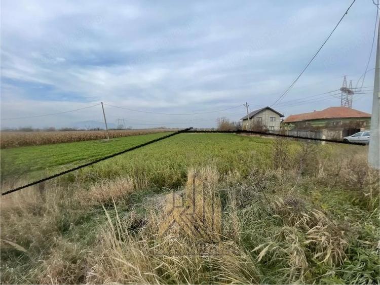 Teren de 3500 mp, în Stupini