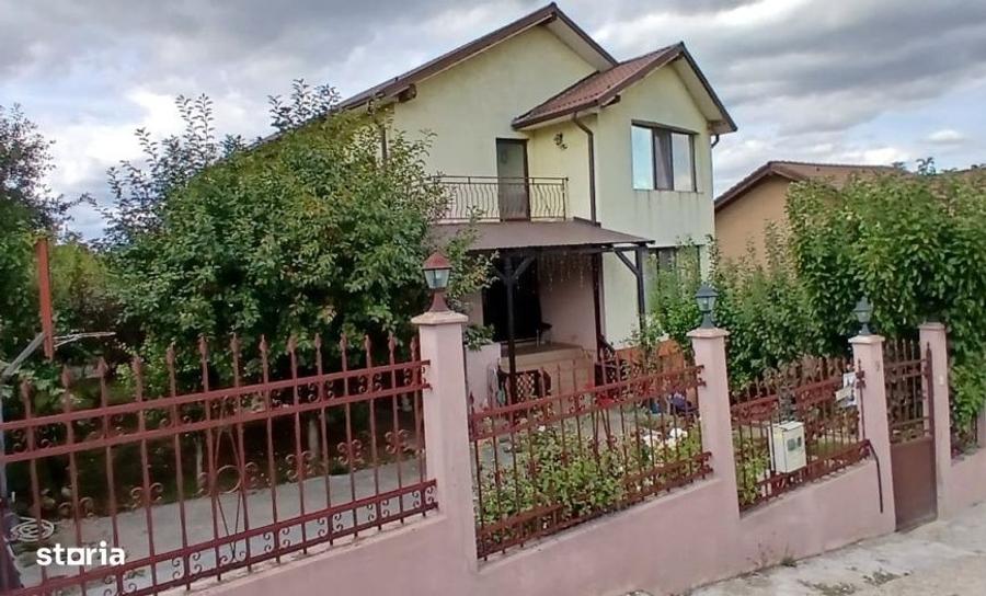 Casă cu 4 camere cu Canalizare în Gruia