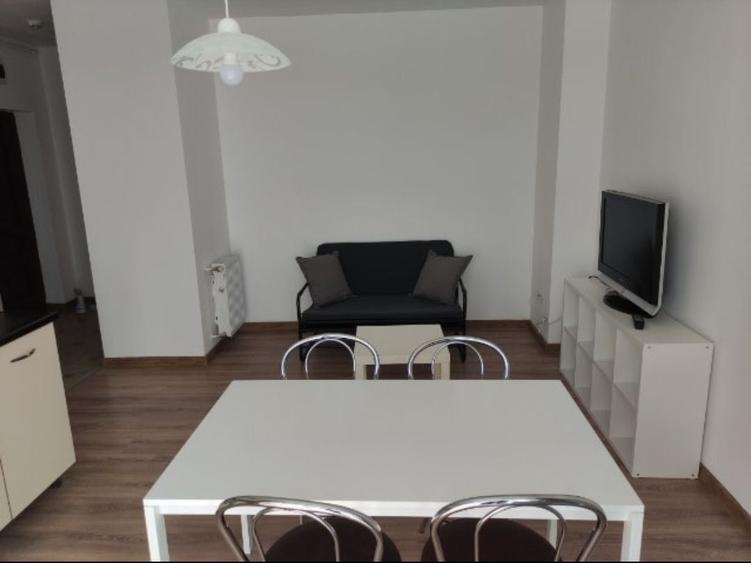 Apartament cu 3 camere decomandat în Fortuna