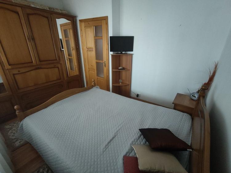 Apartament cu 3 camere decomandat în Gura Văii