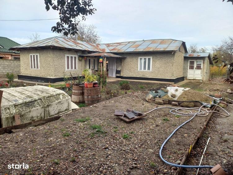 Casă cu 4 camere în Hanu Conachi