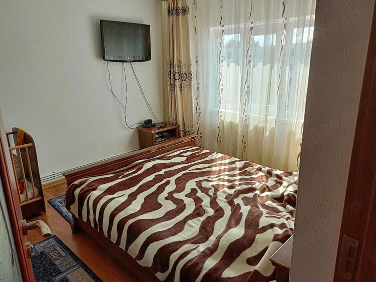 Apartament cu 3 camere semidecomandat în Central