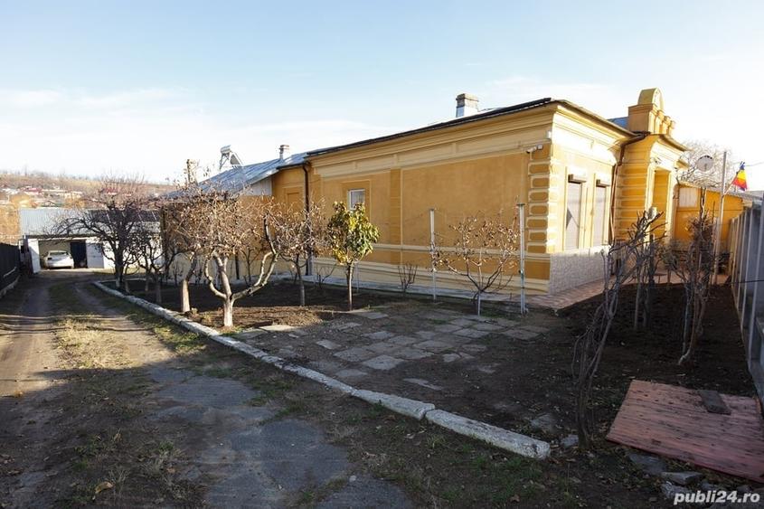 Casă cu 10 camere în Berești