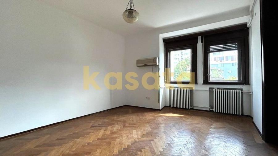 Apartament cu 4 camere circular în Banu Manta