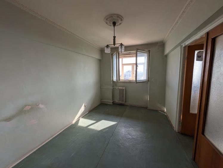Apartament cu 3 camere decomandat în Drumul Taberei