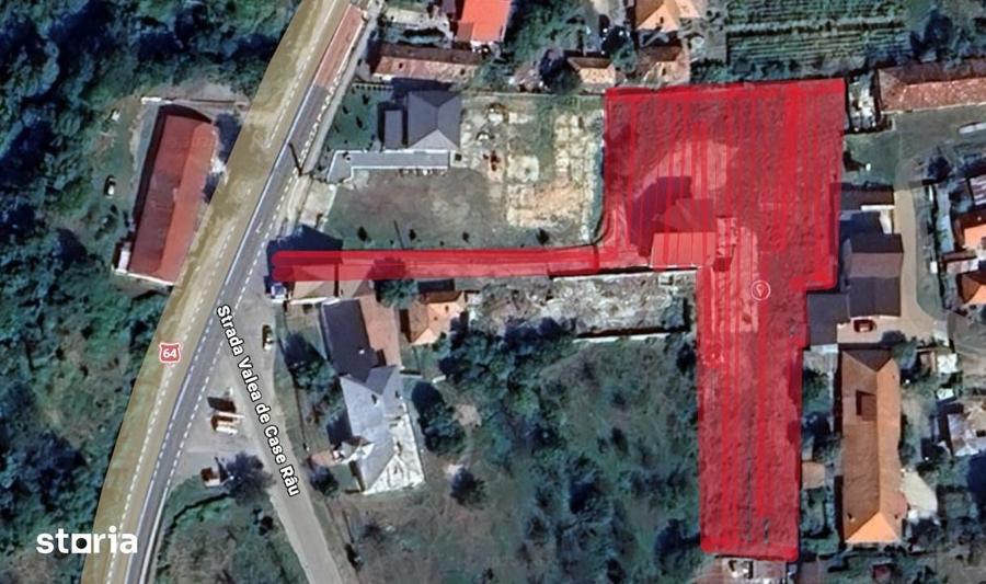 Casă cu 6 camere cu Teren 3329 Mp în Central