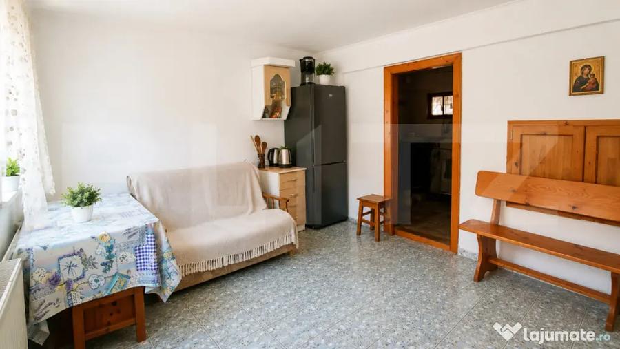 Casă cu 6 camere cu Teren 5500 Mp în Gura Văii