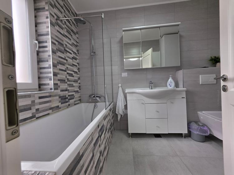 Duplex cu 4 camere cu Canalizare în Stupini
