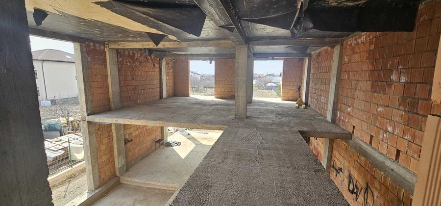 Casă cu 4 camere cu Teren 1585 Mp în Strejnicu