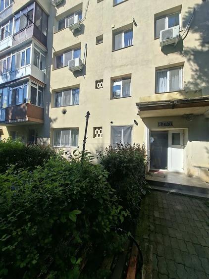 Apartament cu 3 camere semidecomandat în Micro 5