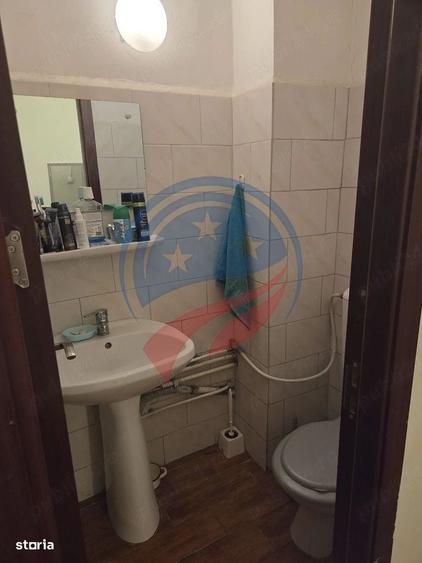 Apartament cu 3 camere decomandat în Rovine