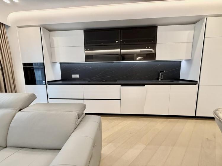 Apartament cu 3 camere, mobilat în Iancu Nicolae